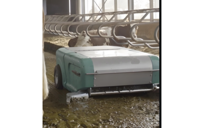 畜牧推粪机器人